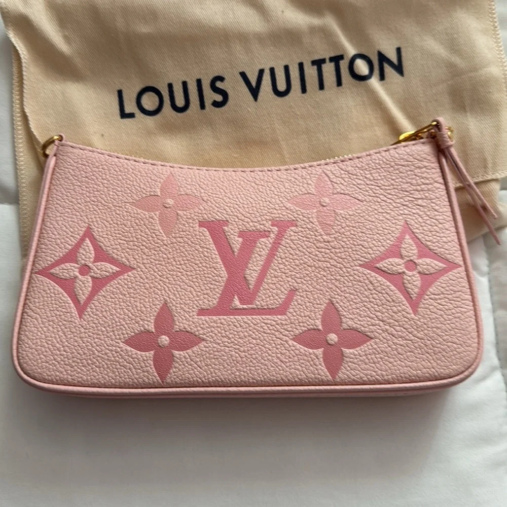 LOUIS VUITTON EASY POUCH ON STRAP OMBRÉ PINK - SUMMER BY THE POOL 2.0